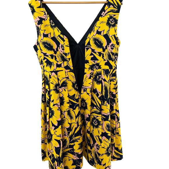 J. Crew Tailored Pleated Floral Pique Fit & Flare Dress‎ Size 8 Petite - Picture 8 of 10